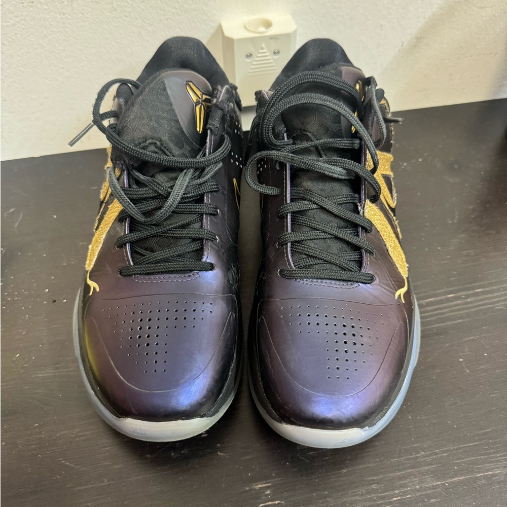 Nike Men's Black and Gold Athletic Shoes